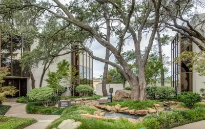 rs=w_400,cg_true,m Office building with landscaped courtyard.